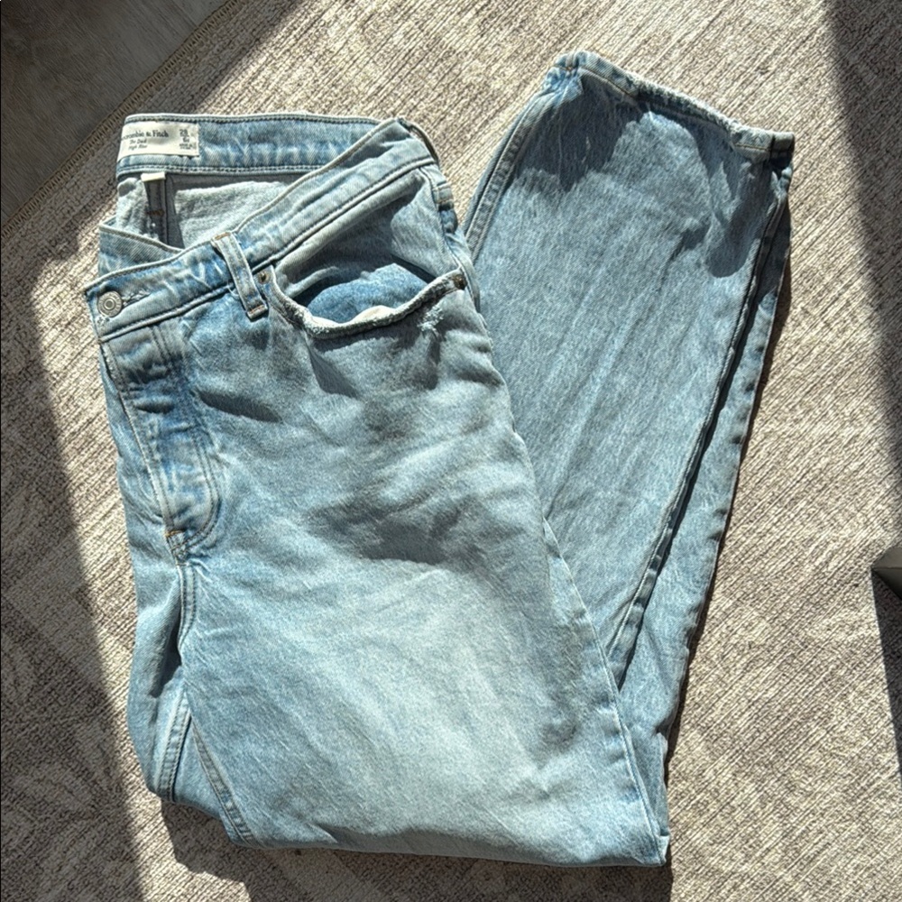 A&F The Dad High Rise Curve Love Light Wash Cross Button Denim Jeans - 28 SHORT